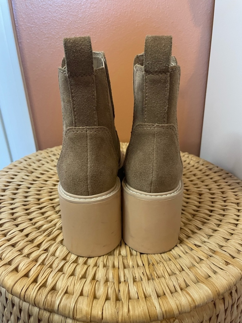 Dolce Vita Halina Chelsea Boots in Taupe Suede Women’s Size 6 - Picture 7 of 10